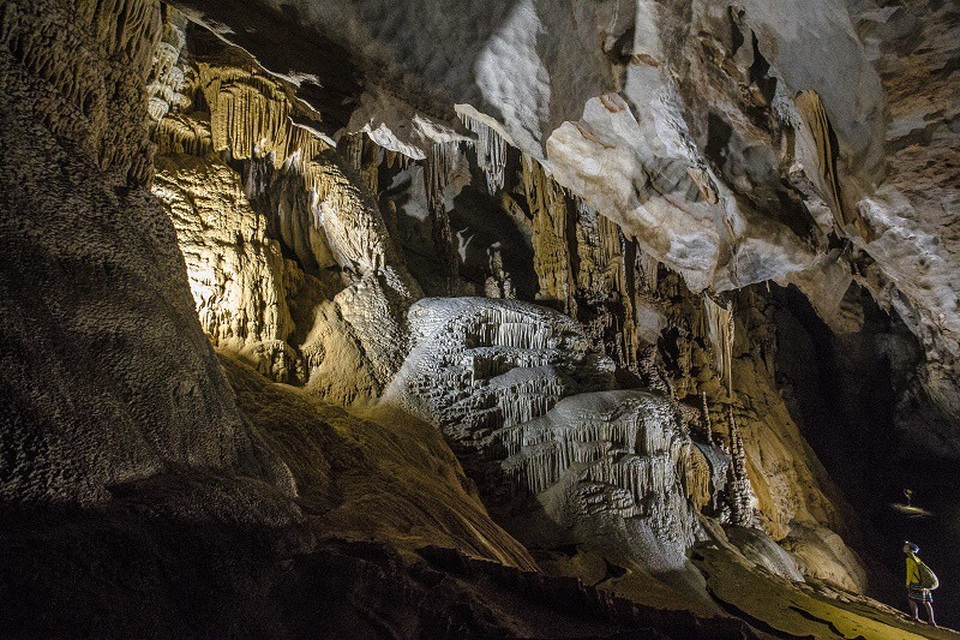 Vẻ đẹp của thạch nhũ bên trong hang Giếng Voọc.