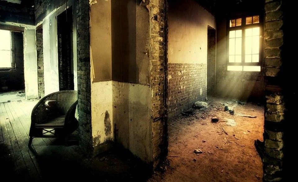 Ám ảnh xung quanh "Ngôi nhà ma ám" nổi tiếng nhất Bắc Kinh - 2 Cảnh hoang tàn bên trong căn nhà