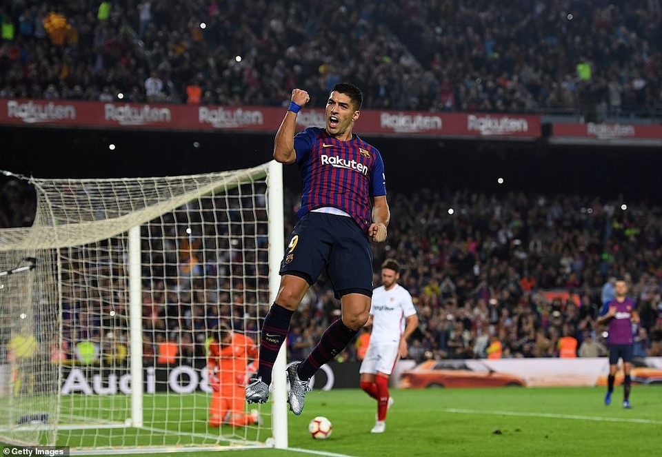 Barcelona 4-2 Sevilla: Messi chói sáng và chấn thương - 8
... và chính anh dứt điểm thành công giúp Barcelona dẫn Sevilla 3-0