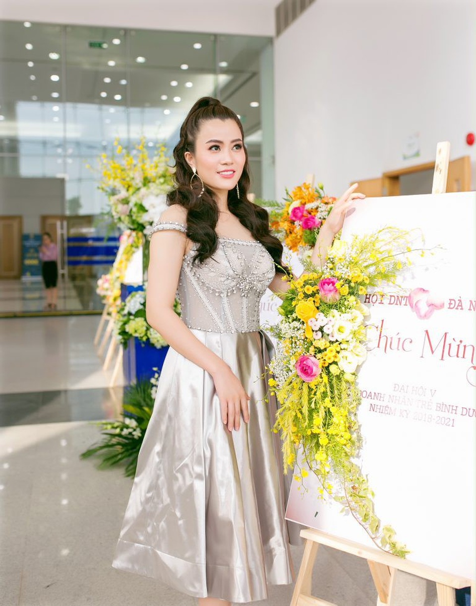Á hậu Ngô Thu Phương từ Hà Nội vào tham dự Đại hội Doanh nhân Trẻ tỉnh Bình Dương - 6 Á hậu Ngô Thu Phương từ Hà Nội vào tham dự Đại hội Doanh nhân Trẻ tỉnh Bình Dương - 6