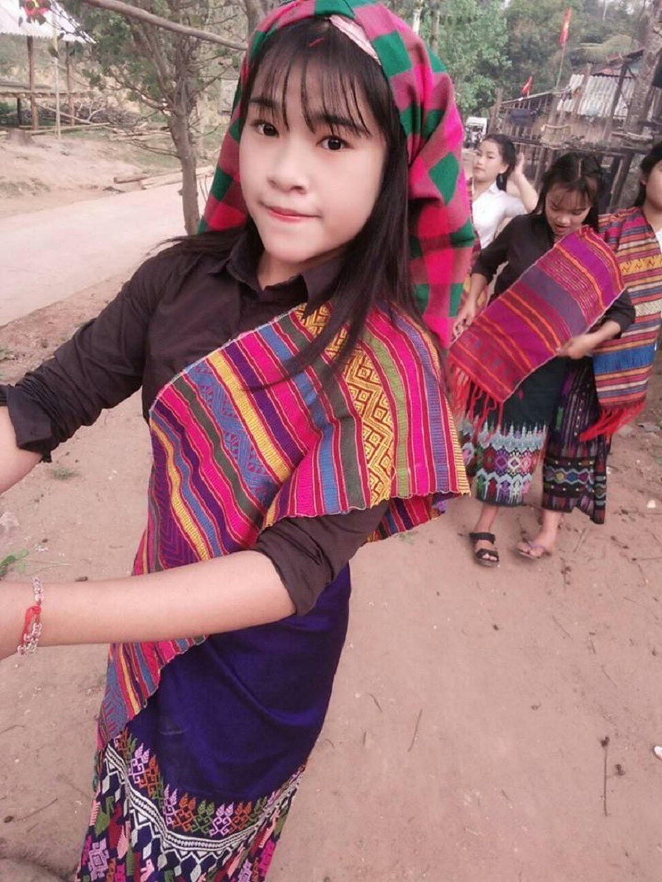 Chuyện nữ sinh người Ma Coong đầu tiên học đại học và ước mơ lớn từ bản nhỏ - 3 Y Hát muốn trở thành một hướng dẫn viên du lịch để muốn giới thiệu nhiều hơn về tiềm năng của đồng bào các dân tộc tại Quảng Bình