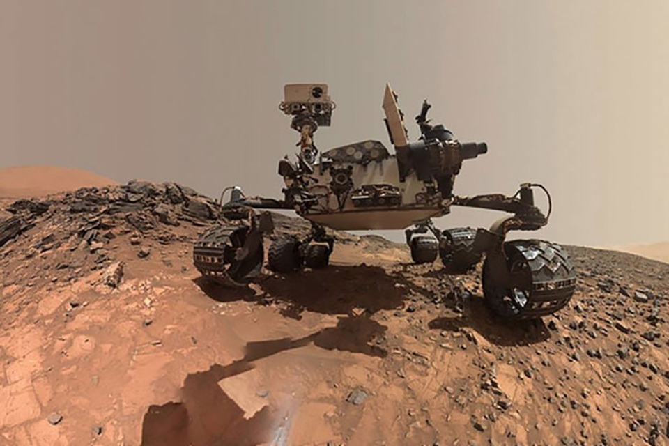 NASA sắp có quyết định lớn trong việc săn lùng người hành tinh tại sao Hoả - 2 Xe tự hành Curiosity Rover của NASA vẫn liên tục hoạt động thời gian qua trên sao Hoả.