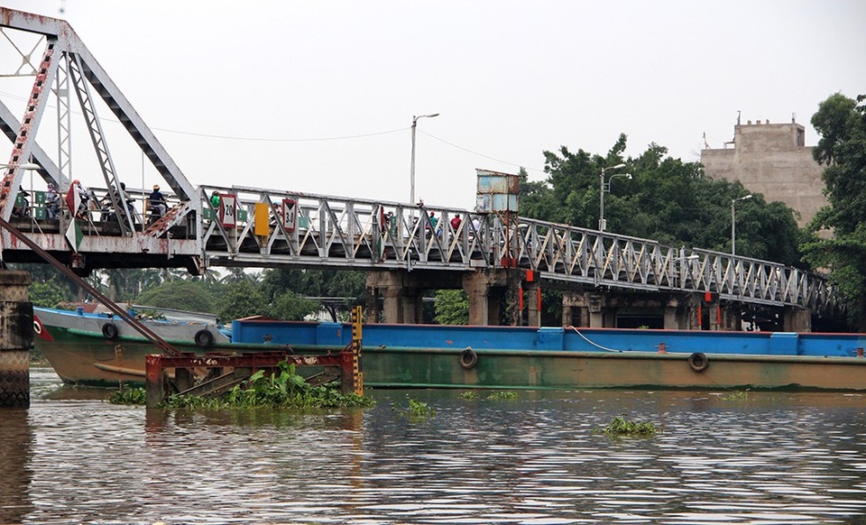 Cầu hơn 100 năm tuổi trên sông Sài Gòn sắp bị tháo dỡ - 4 Việc tháo dỡ cầu Phú Long cũ sẽ phát huy tiềm năng giao thông đường thủy, kết nối giao thông, tạo động lực thúc đẩy phát triển kinh tế, góp phần giảm áp lực về giao thông đường bộ hiện nay, góp phần phát triển kinh tế vùng.