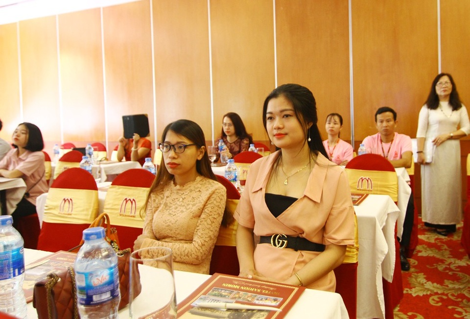 Nhiều bạn nữ trẻ đến tham dự để có kiến thức về ung thư vú