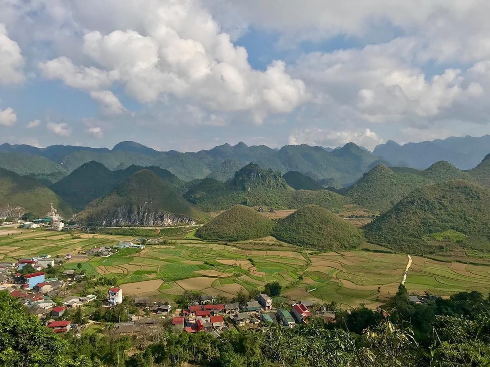 Điểm ngắm hoa tam giác mạch ở Hà Giang nhất định phải khám phá tháng 10 này - 6 Hình ảnh núi đôi Quản Bạ. Ảnh: @juliia777