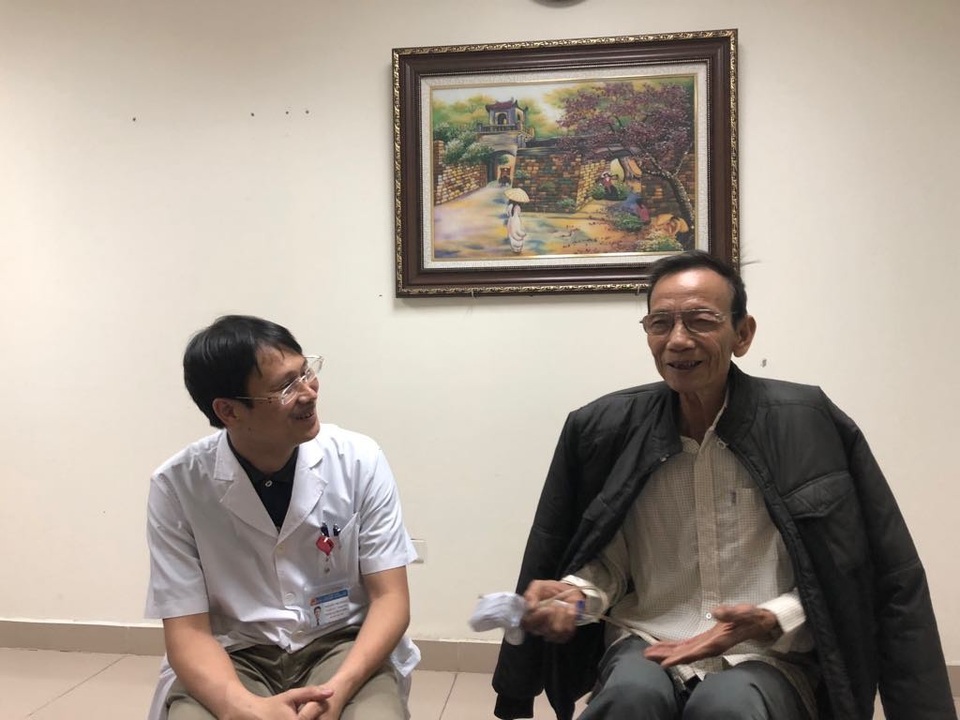 Bác sĩ thú y vẫn tiêm chó ốm, đạp xe 5km sau mổ ung thư trực tràng 5 năm - 1 Ông Nguyễn Khắc Toản chia sẻ một ngày của ông vẫn lao động như thời chưa mắc bệnh, vẫn đạp xe 4 - 5kg, vẫn đi chữa bệnh cho vật nuôi bị ốm.