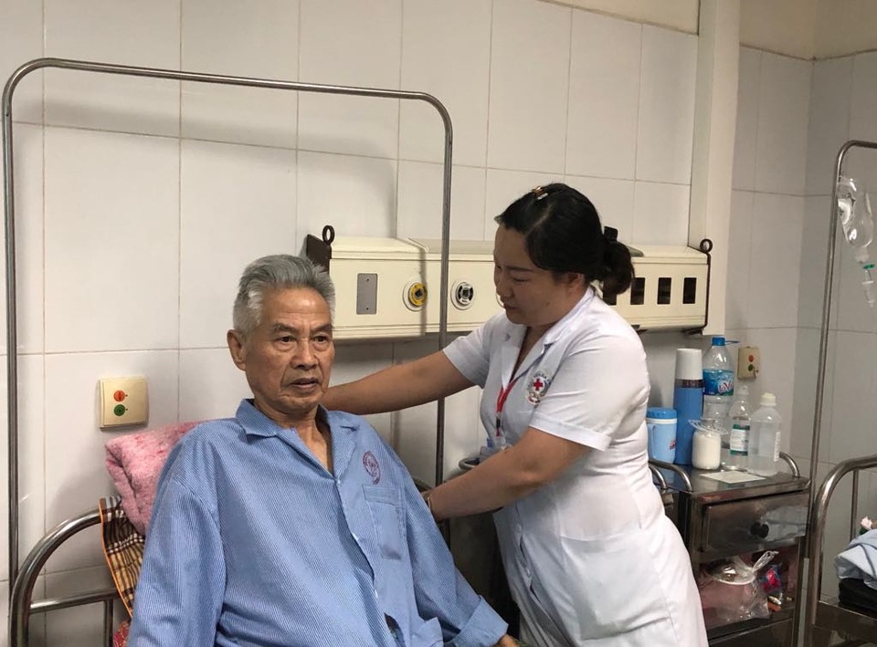 Bác sĩ thú y vẫn tiêm chó ốm, đạp xe 5km sau mổ ung thư trực tràng 5 năm - 2 Bác sĩ thú y vẫn tiêm chó ốm, đạp xe 5km sau mổ ung thư trực tràng 5 năm - 2