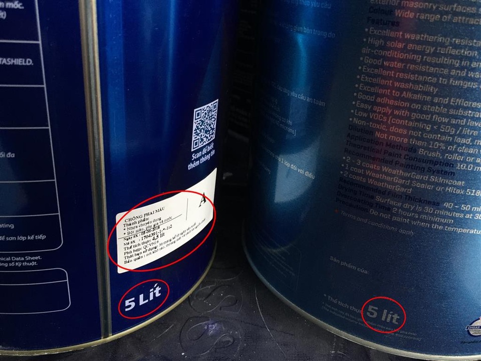 Vì sao khi mua sơn cần nắm rõ thể tích thực? - 2
Cùng dung tích 5 lít nhưng thể tích thực có hãng đủ 5 lít, có hãng chỉ 4,5 lít khiến khách hàng dễ chọn lầm thùng rẻ hơn nhưng thể tích thực ít hơn, cuối cùng “tưởng rẻ hóa đắt”