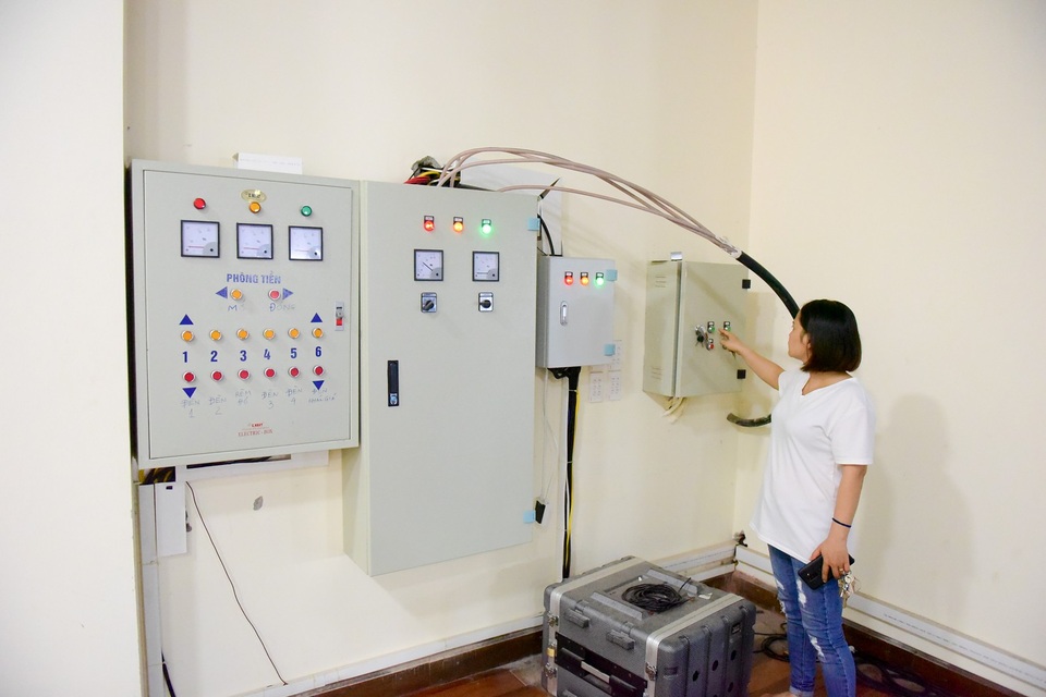 Nhà hát cấp huyện hơn trăm tỷ đồng 6 năm chưa xây xong - 7
Hệ thống điện đã sẵn sàng đi vào hoạt động.