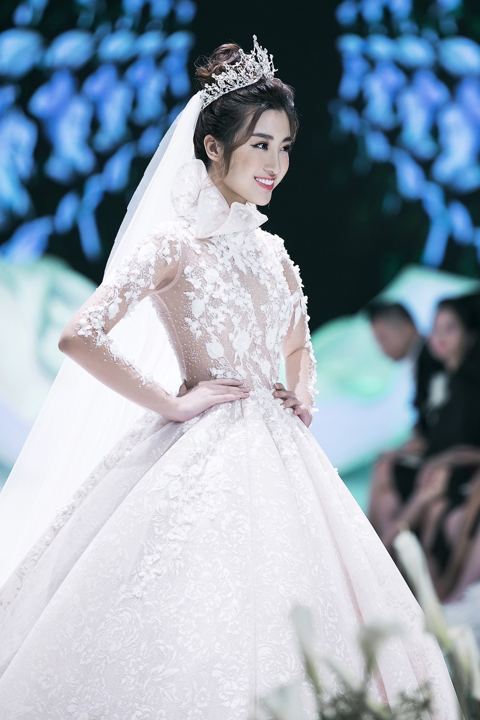 Hoa hậu Đỗ Mỹ Linh hóa nàng Lọ Lem lộng lẫy tại Calla Show 2018 - Ảnh 1. Hoa hậu Đỗ Mỹ Linh hóa nàng Lọ Lem lộng lẫy tại Calla Show 2018 - Ảnh 1.