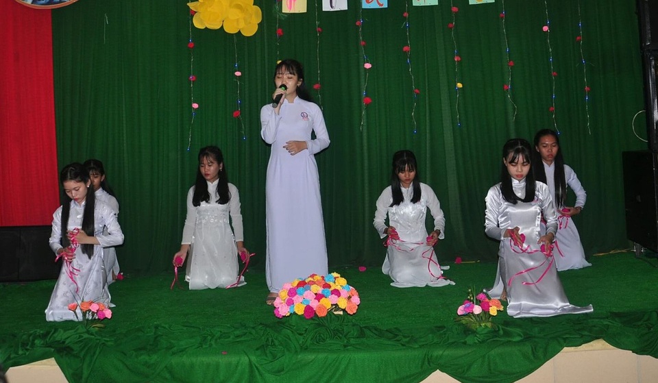 Đêm thơ nhạc tưởng nhớ người thầy viết thư xin sách cho học trò - 2 Đêm thơ nhạc tưởng nhớ người thầy viết thư xin sách cho học trò - 2