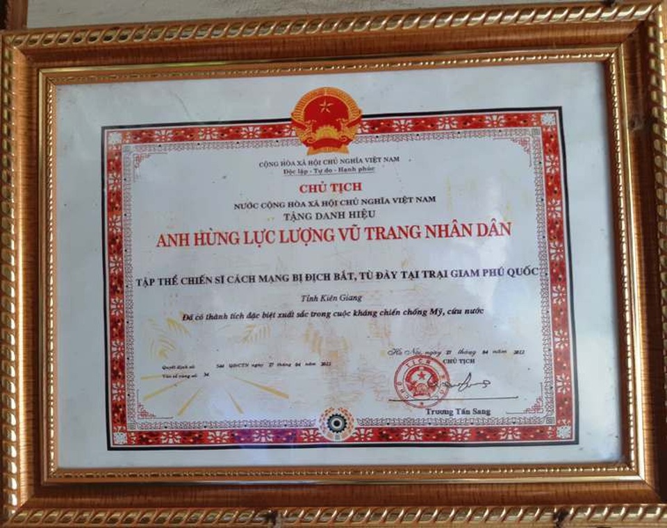 Xót thương cuộc sống khốn cùng của gia đình cựu tù Côn Đảo - 9 Với những gì đóng góp cho tổ quốc, ông Kế được Chủ tịch nước phong tặng danh hiệu AHLLVTND.