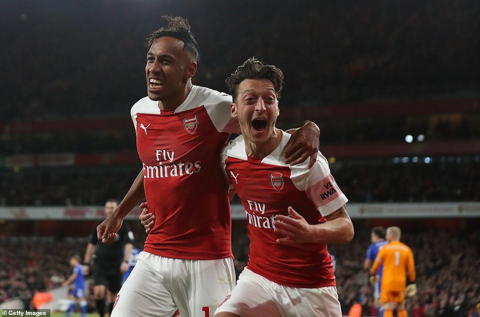 Ngược dòng hạ Leicester, Arsenal nối dài mạch chiến thắng lên bảy trận - 1
Aubemayang, Ozil, những người hùng của Arsenal