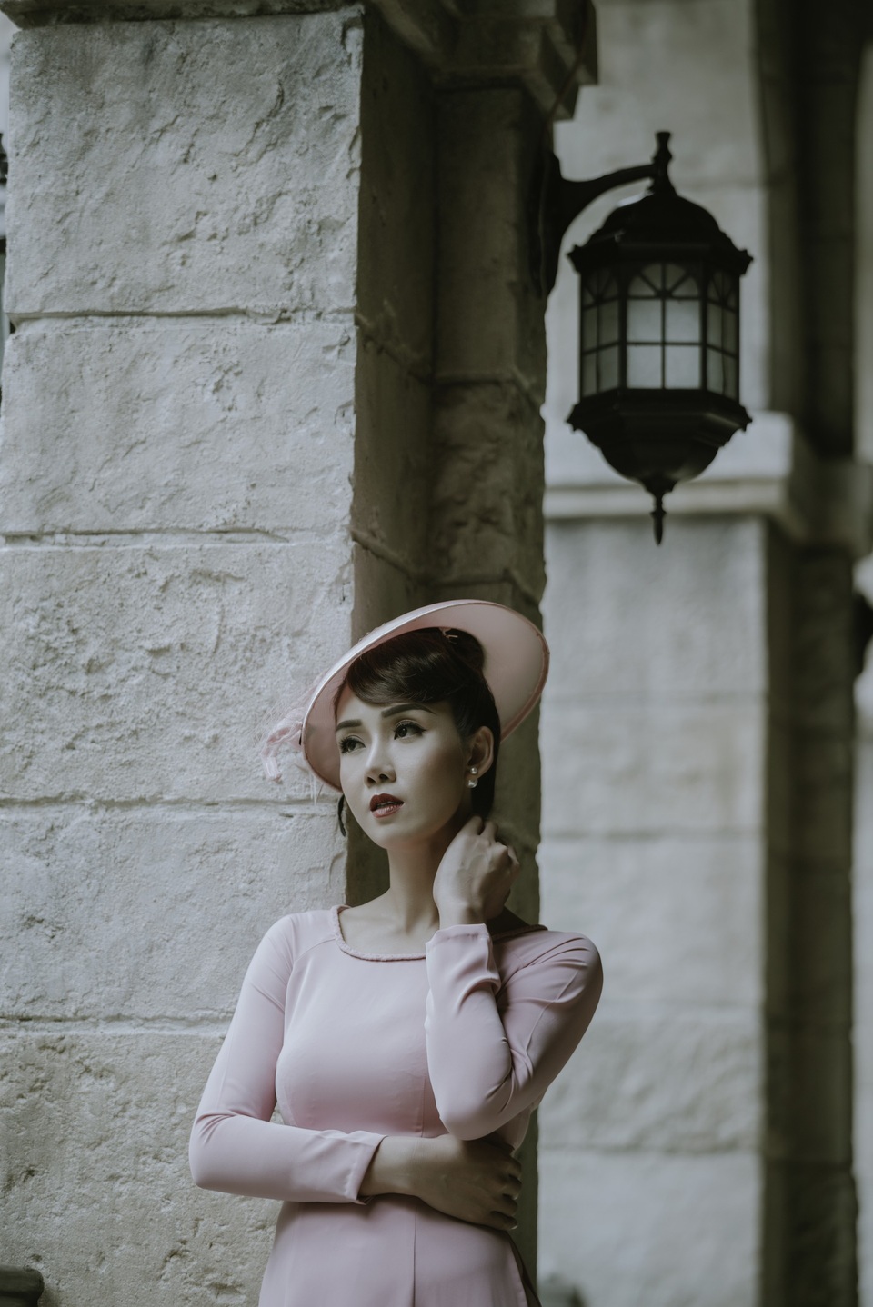 
Các con luôn là nguồn động viên tinh thần to lớn với bà mẹ đơn thân này. Bạn bè, người thân khá ngạc nhiên khi thấy cô vượt qua khủng hoảng rất nhanh, luôn nở nụ cười và suy nghĩ tích cực.
