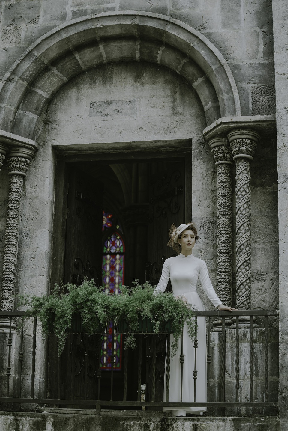 
Sao Xa luôn thấy hạnh phúc và ấm áp khi chứng kiến các con trưởng thành. Song, cuộc hôn nhân của cô không may mắn khi Sao Xa buộc phải đi tới quyết định ly hôn vì phát hiện chồng ngoại tình. Khi chia tay với người chồng thứ hai, Sao Xa không đòi hỏi bất kỳ khoản tài sản giá trị nào ngoài việc yêu cầu được nuôi 7 đứa con. Theo thỏa thuận ly hôn, chồng cũ của cô phải trợ cấp cho cô và các con nhưng từ khi anh lập gia đình mới, khoản trợ cấp này cũng không còn.
