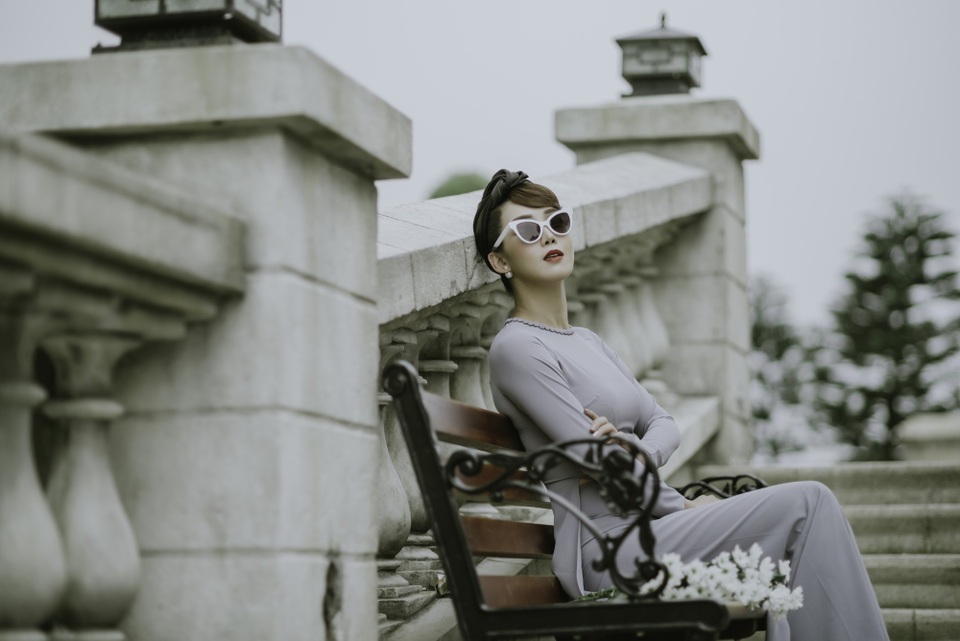 
Sao Xa từng là người mẫu đầy triển vọng của làng mẫu Hà Nội trước khi quyết định lập gia đình. Trước khi kết hôn, cô đã nhận nuôi ba đứa trẻ mồ côi với mong muốn mang lại mái ấm cho những sinh linh bé nhỏ nhưng kém may mắn.
