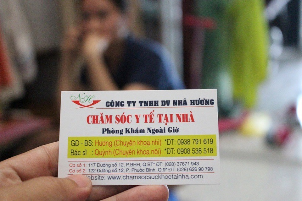 Vụ bệnh nhân bị bẻ gãy tay: Công ty hơn 8 năm khám chữa bệnh “ngoài vòng pháp luật” - 2 Name card được bà Nhã Hương giới thiệu về 2 chi nhánh của công ty