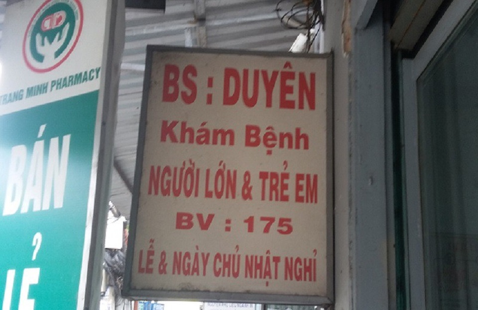Vụ bệnh nhân bị bẻ gãy tay: Công ty hơn 8 năm khám chữa bệnh “ngoài vòng pháp luật” - 3 Biển hiệu giới thiệu BS Duyên BV: 175 làm việc tại cơ sở