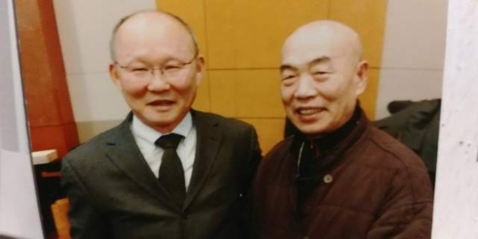 Hoạ sĩ Lee, Sung Kun là một người bạn của HLV Park Hang Seo.