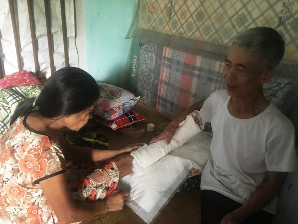 Mẹ phát điên sau khi con bị tai nạn mất ý thức - 4 Mẹ phát điên sau khi con bị tai nạn mất ý thức - 4