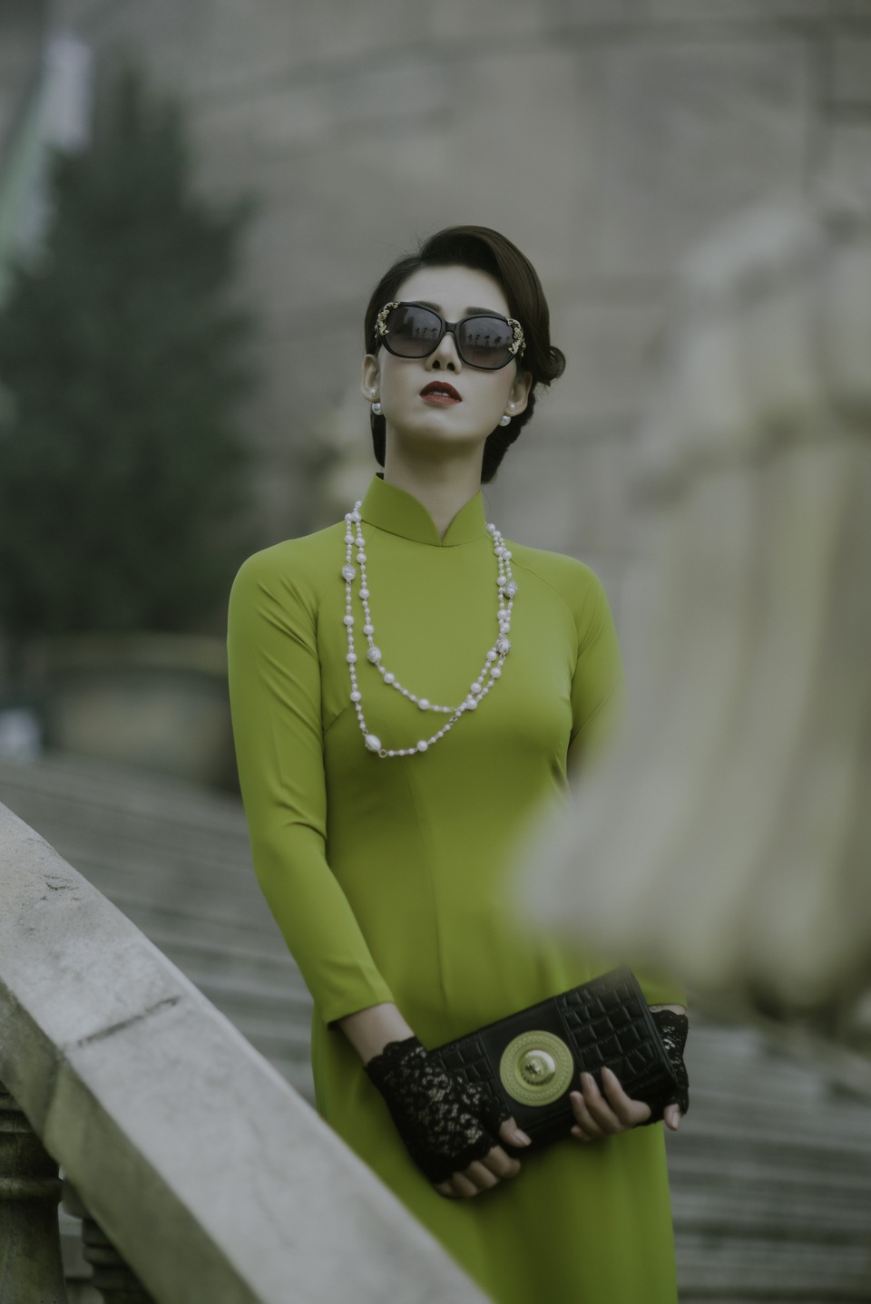 
Chia sẻ bí quyết để luôn đứng vững trước mọi giông bão của cuộc đời, cựu người mẫu thổ lộ, cô luôn dặn mình trước mỗi thất bại, không được phép đau khổ quá 2 tiếng đồng hồ, không để bản thân bị thất bại và nỗi đau dìm nghỉm dù chỉ 1 ngày. Cô thực hiện Luật ấy và bỏ qua những suy nghĩ, dằn vặt đau khổ vô nghĩa, tập trung bắt tay ngay vào làm việc để kiếm tiền nuôi con và thực hiện các mục tiêu mới.
