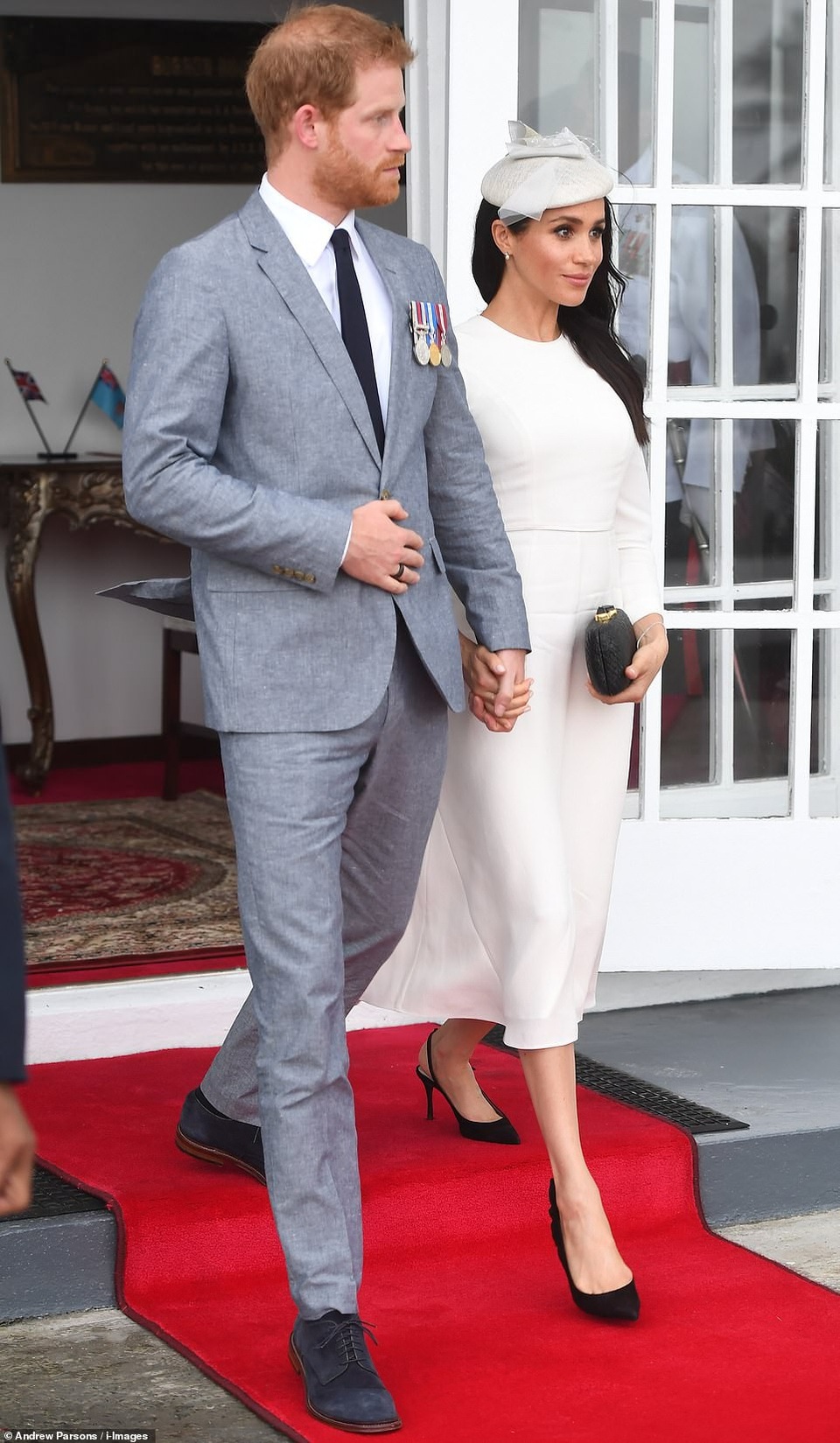 Meghan Markle thanh lịch trong bộ váy xanh - 13
Meghan và chồng Harry sẽ ở lại Fiji trong 3 ngày.