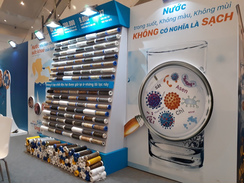 Nguy cơ tiềm ẩn từ cốc nước bạn đang uống - 1 300 lõi lọc Karofi thu hồi từ các hộ gia đình ở TP. HCM sau 2-3 tháng sử dụng đều chuyển màu nâu đen cho dù nguồn nước đầu vào có cảm giác khá trong