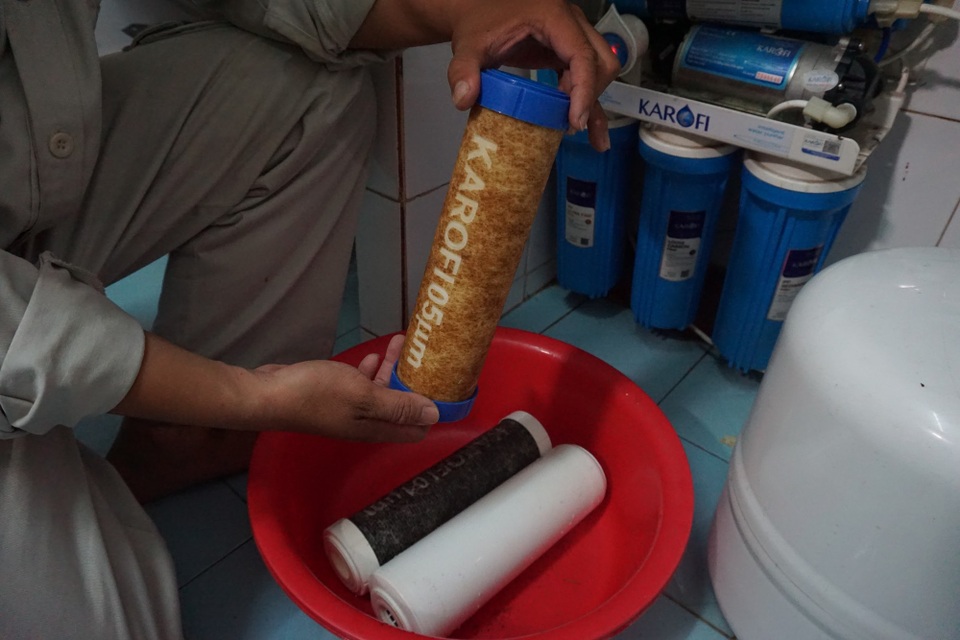 Nguy cơ tiềm ẩn từ cốc nước bạn đang uống - 2 Lõi lọc nhà anh D. tại Quận 3, TP. Hồ Chí Minh sau 3 tháng sử dụng