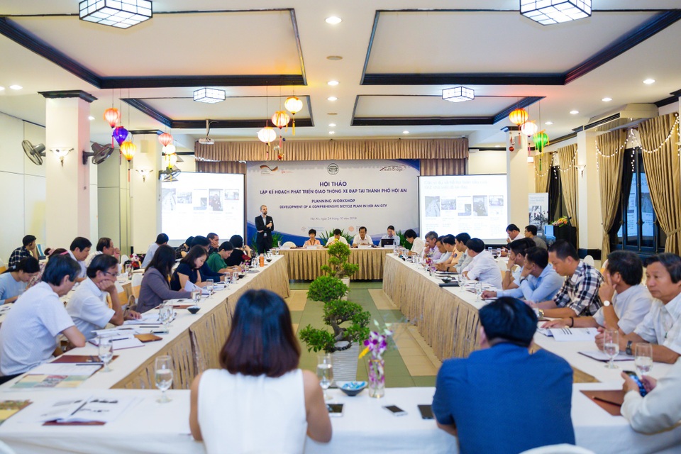 Khởi động dự án phát triển giao thông bằng xe đạp tại Hội An - 1 Hội thảo phát triển giao thông bằng xe đạp tại TP Hội An ngày 24/10