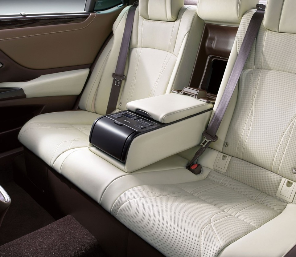 Lexus ES thế hệ mới ra mắt tại Nhật không có gương cửa - 12 Lexus ES thế hệ mới ra mắt tại Nhật không có gương cửa - 12