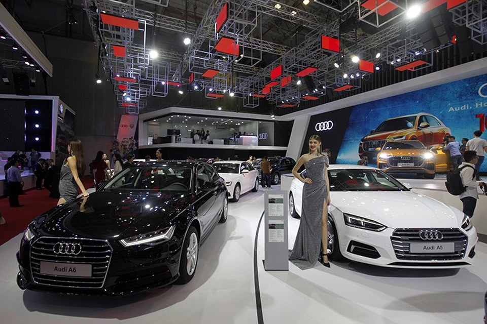 Diện kiến tân binh Q8 tại gian hàng của Audi tại Triển lãm Ôtô Việt Nam 2018 - 12
Audi A5 song hành cùng A6