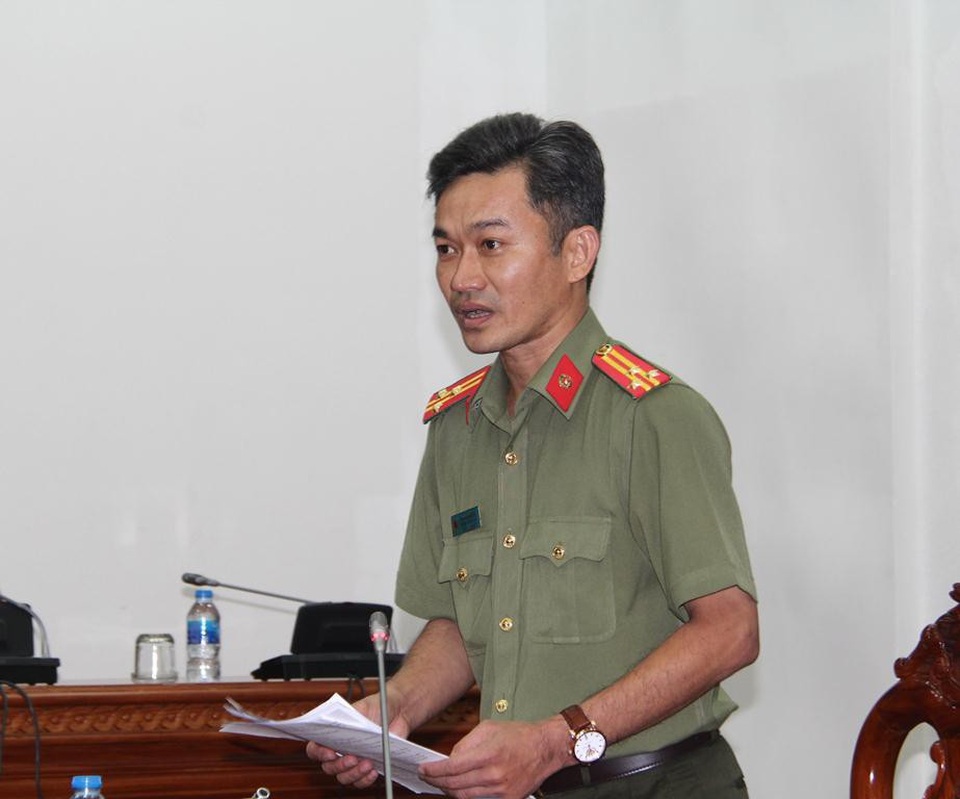Vụ đổi 100 USD bị phạt 90 triệu đồng: Công an Cần Thơ nói không “gài bẫy” - 1 Thượng tá Nguyễn Văn Dương- Trưởng phòng tham mưu Công an Cần Thơ trả lời tại buổi họp báo