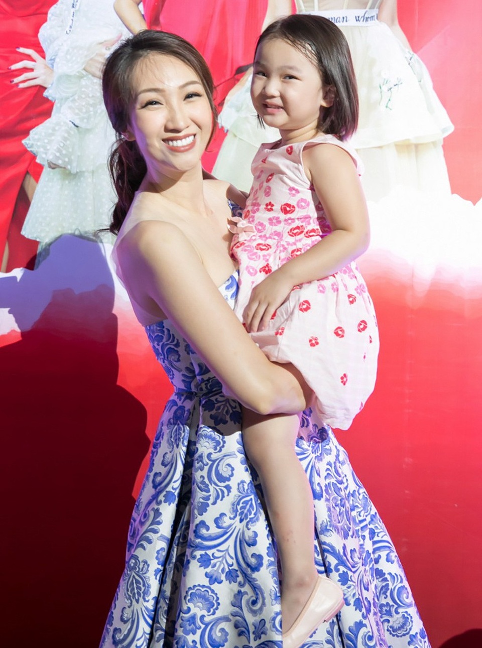 Lều Phương Anh: Nghệ sĩ không có tiền, khó hoạt động showbiz - 3 Bên cạnh đó, Lều Phương Anh cũng mong một phần kinh nghiệm nuôi con của mình sẽ được chia sẻ tới tất cả những người đang làm mẹ và đang muốn làm mẹ.