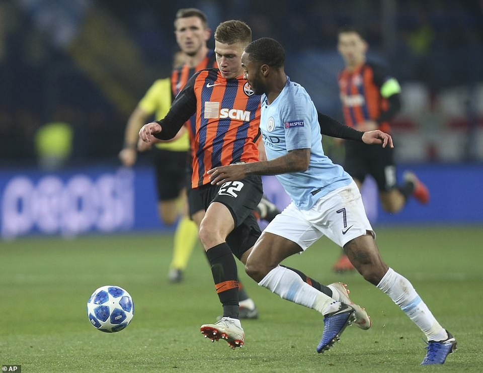 Man City thắng tưng bừng trên sân của Shakhtar - 3
Shakhtar (áo kẻ xọc) đã không thể hiện được ưu thế của đội nhà trước Man City