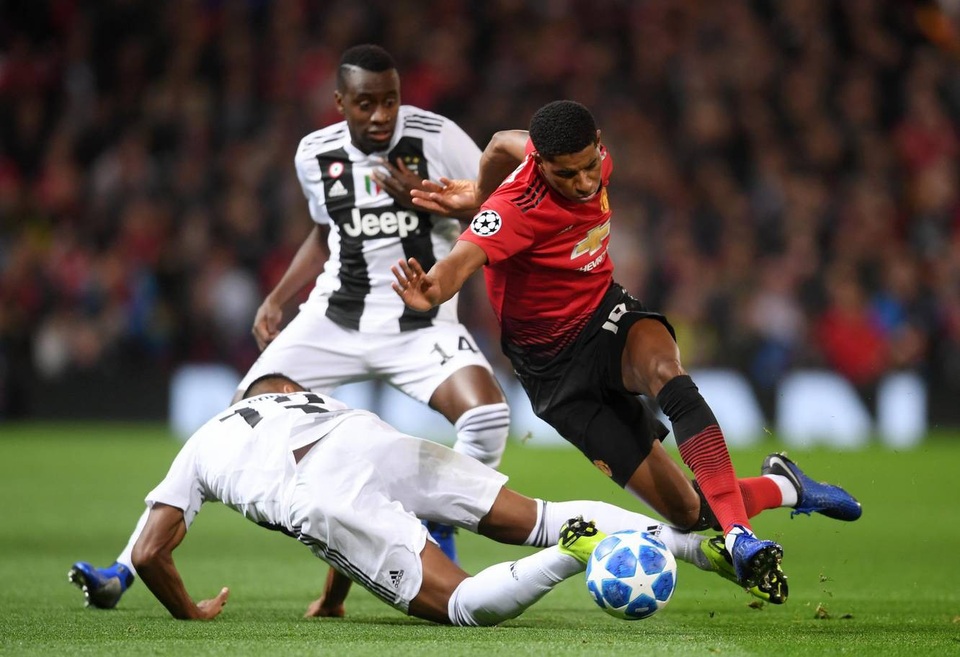Cầu thủ nào tệ nhất trong thất bại của Man Utd trước Juventus? - 3
Rashford (phải) còn quá non nớt trước hàng thủ giàu kinh nghiệm của Juventus