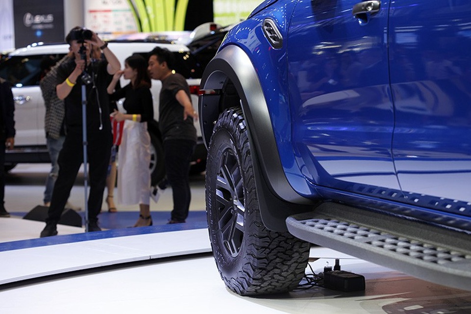Ford Ranger Raptor chốt giá gần 1,2 tỉ đồng - 5 Ford Ranger Raptor chốt giá gần 1,2 tỉ đồng - 5