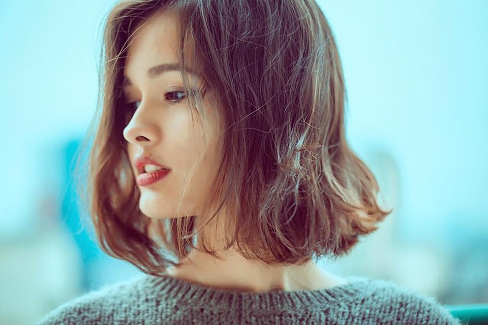 Nhan sắc “bông hồng lai” Việt - Pháp xao xuyến mọi ánh nhìn - 4 Linh thích được đi đây đó để khám phá thế giới muôn màu, bởi với cô thì qua những trải nghiệm sẽ giúp bản thân trưởng thành hơn cũng như ghi dấu những kỷ niệm đáng nhớ vào trang thanh xuân của mình. Ngoài ra, thời gian rảnh cô cũng gặp gỡ bạn bè, trò chuyện và chia sẻ những vui buồn của đời sống thường nhật.