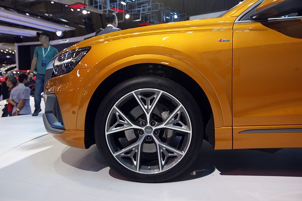 Diện kiến tân binh Q8 tại gian hàng của Audi tại Triển lãm Ôtô Việt Nam 2018 - 2 Diện kiến tân binh Q8 tại gian hàng của Audi tại Triển lãm Ôtô Việt Nam 2018 - 2