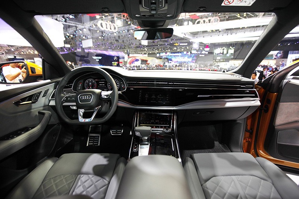 Diện kiến tân binh Q8 tại gian hàng của Audi tại Triển lãm Ôtô Việt Nam 2018 - 8 Diện kiến tân binh Q8 tại gian hàng của Audi tại Triển lãm Ôtô Việt Nam 2018 - 8