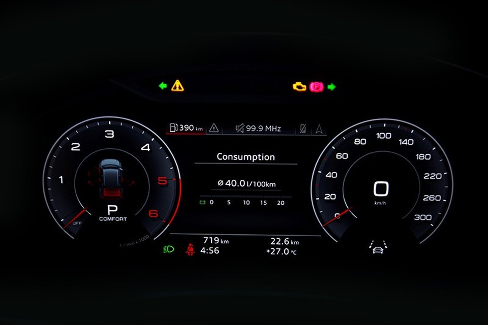 Diện kiến tân binh Q8 tại gian hàng của Audi tại Triển lãm Ôtô Việt Nam 2018 - 9
Các thông số hỗ trợ lái xe được hiển thị đầy đủ trên màn hình Virtual Cockpit. Màn hình 12.3 inch với độ phân giải cao có thể chuyển giữa hai chế độ xem từ nút điều khiển trên vô lăng đa chức năng.