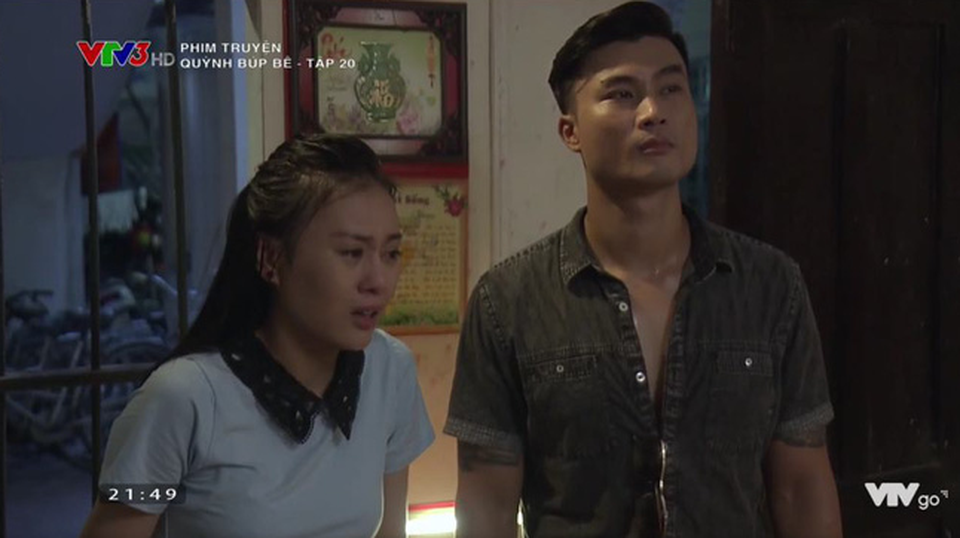 Bị khán giả đòi tẩy chay phim, đạo diễn “Quỳnh búp bê” nói gì? - 1 Quỳnh đau đớn khi được Nghĩa tiết lộ cái chết thực sự của Cảnh.