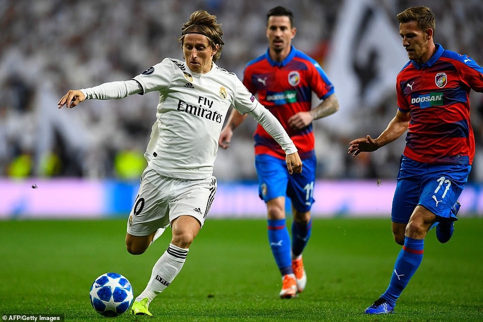 Real Madrid tìm lại mạch chiến thắng tại Champions League - 3
Modric giúp Real Madrid kiểm soát tốt khu vực giữa sân