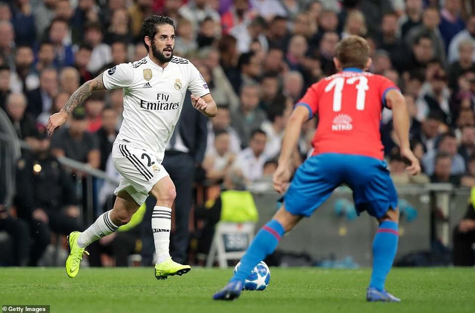 Real Madrid tìm lại mạch chiến thắng tại Champions League - 2
Isco chơi khá xông xáo ở trận đấu này