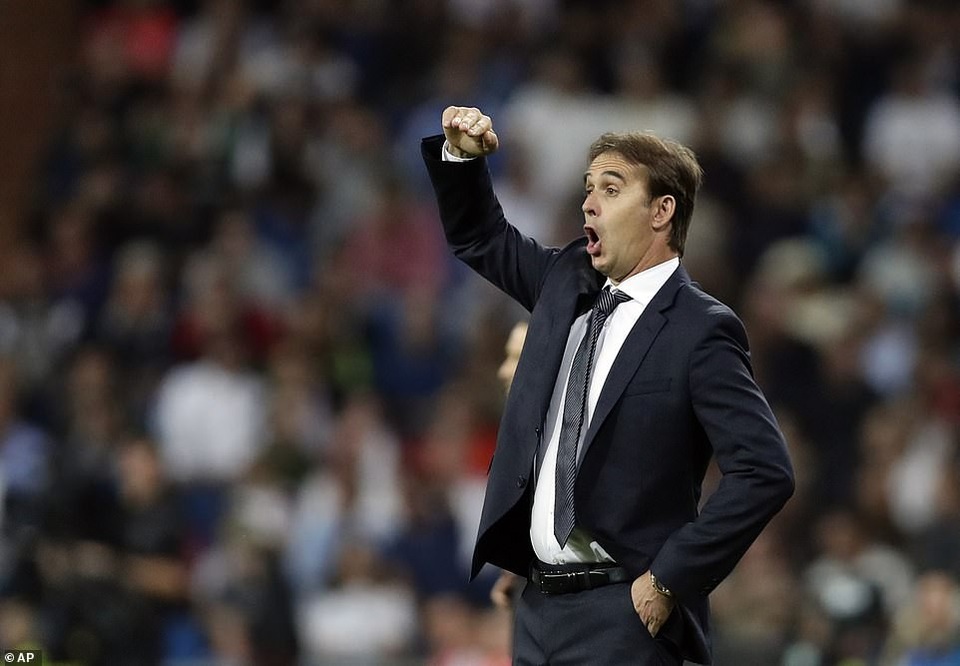 Real Madrid tìm lại mạch chiến thắng tại Champions League - 6
HLV Lopetegui đã có chiến thắng quan trọng để cứu vãn tương lai