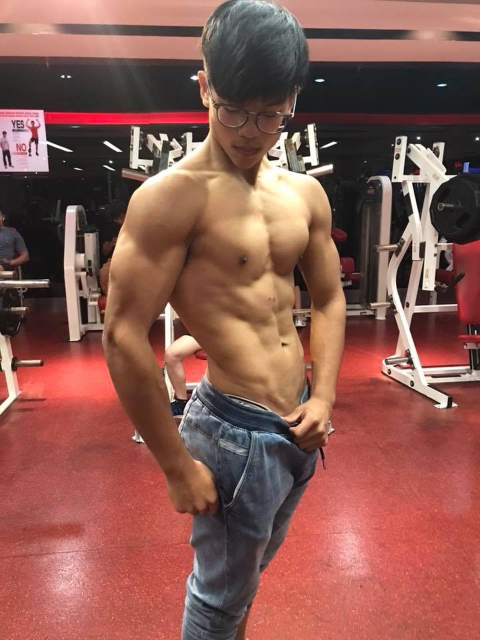 Hành trình “dậy thì thành công” thành soái ca 6 múi của 10x Sài thành - 2 Hiện tại Vinh có thân hình săn chắc, 6 múi