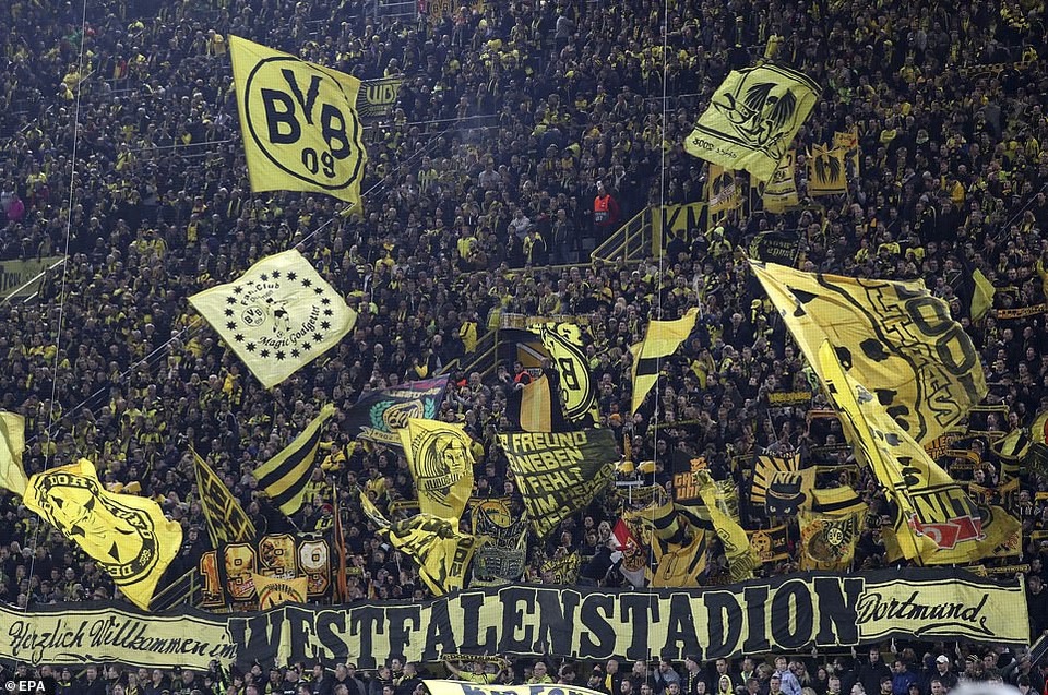 Dortmund 4-0 Atletico: Cú sốc lớn với HLV Simeone - 5 
Sân Westfalenstadion mở hội trong ngày Dortmund đè bẹp Atletico