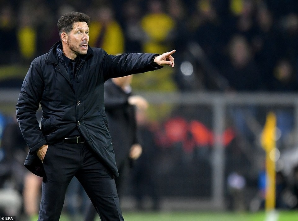 Dortmund 4-0 Atletico: Cú sốc lớn với HLV Simeone - 4 
Nỗi thất vọng của HLV Diego Simeone sau thất bại tại nước Đức