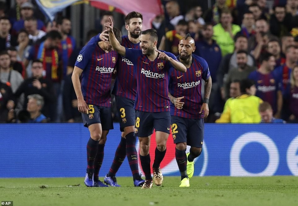 Barcelona 2-0 Inter Milan: Rafinha, Jordi Alba tỏa sáng - 17
Với 9 điểm/3 trận, Barcelona cầm chắc tấm vé đi tiếp
