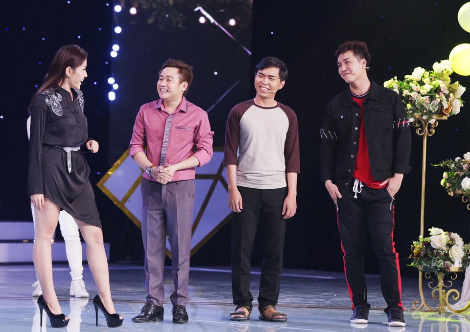 Tuần này BTC đưa ra 2 trích đoạn kịch với sự tham gia diễn xuất của danh hài Thúy Nga, diễn viên Khả Như, Hữu Tín, Minh Dự, Chenco và ca sĩ Trần Mỹ Ngọc – Quán quân Duyên dáng Bolero. Trích đoạn đầu tiên nói về 3 người bạn là Hữu Tín, Chenco và Minh Dự và con đường phát triển sự nghiệp của bản thân. Sau những quyết định đó, tương lai, số phận của họ đã hoàn toàn khác trước, có người thành công và cũng có người phải trả giá cho những lựa chọn của mình.