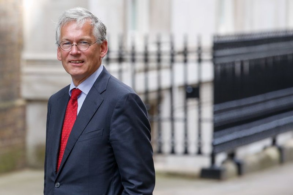 Hàng loạt công ty tính rút khỏi Trung Quốc sau đòn trừng phạt của Mỹ - 3 CEO Philips Frans van Houten (Ảnh: Bloomberg)